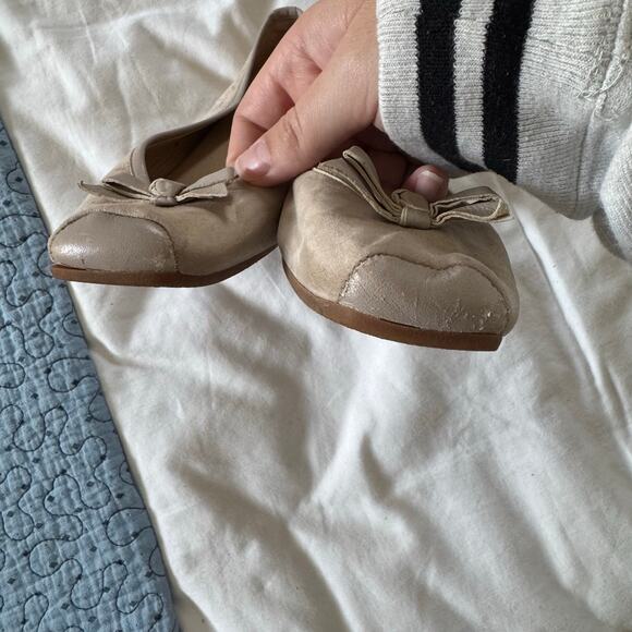 Jennifer Tattanelli Beige Tan Ballet Flats with Leather Toe and Bow Size 37 - Picture 10 of 11